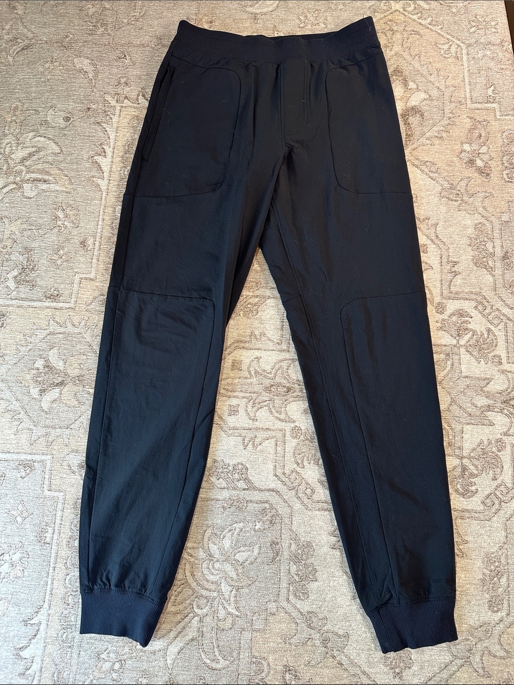 ALO Yoga Men's Black Performance Joggers